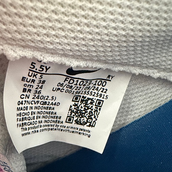 Nike Air Force 1 lotus flower limited edition shoes size 7.5 women or 5.5 Youth - Picture 14 of 15